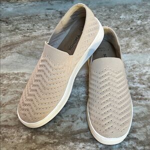 Sonoma Women's Cream Slip-On Sneakers